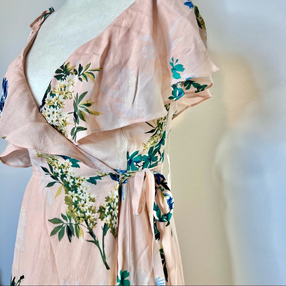 NWT ASTR The Label Yessenia Floral Wrap Midi Dress. Size XS - Picture 9 of 13